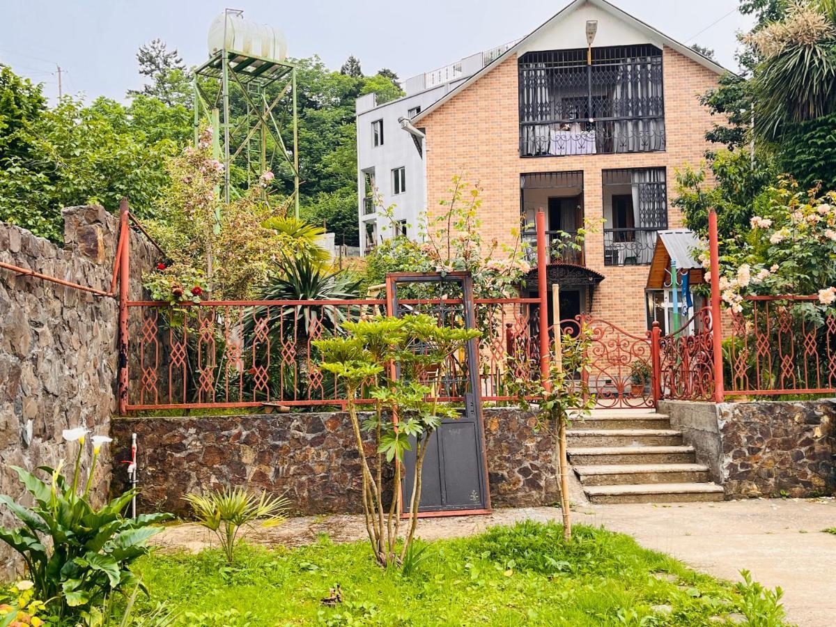 Dato'S Guesthouse Makhinjauri Exterior photo